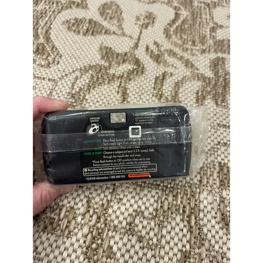 Fujifilm Quick Snap Flash Camera 27 Exp 35mm Single Use Point Breast Can Expired